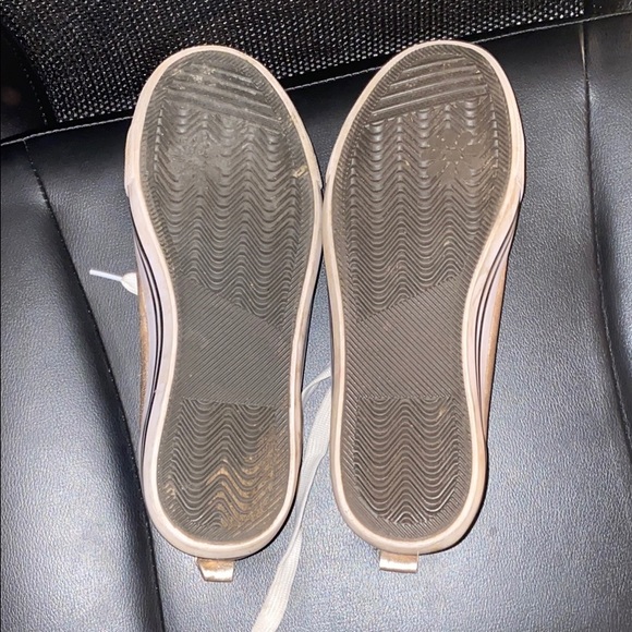 Light gold shimmer shoes - Picture 3 of 3